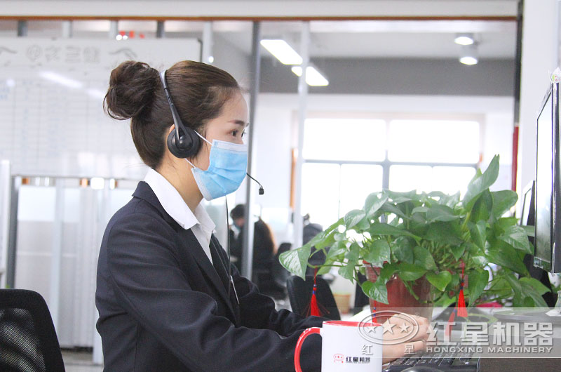24小時(shí)客服全身心工作，用專注點(diǎn)亮了責(zé)任